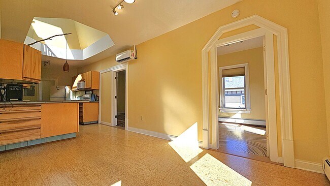 139-141 N Champlain St Unit 141 N Champlain St Apt #1