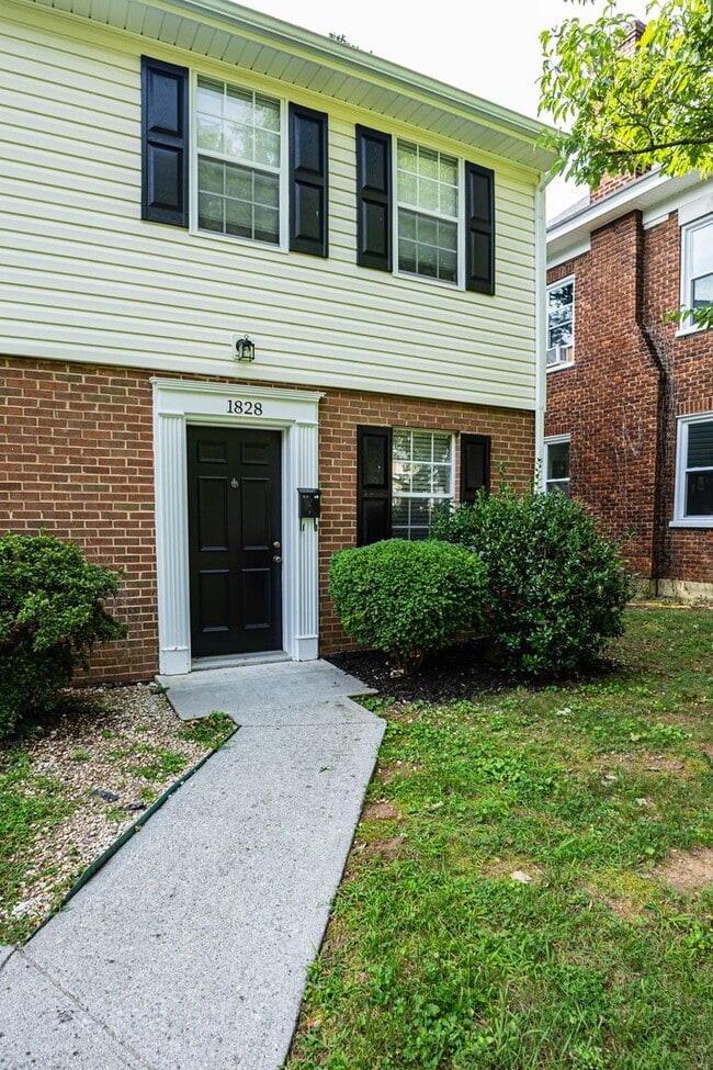 Photo - 1828 Belleville Rd SW