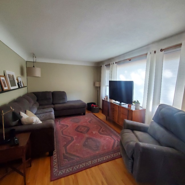 Photo - 1228-15 1/2 15 1/2 St N