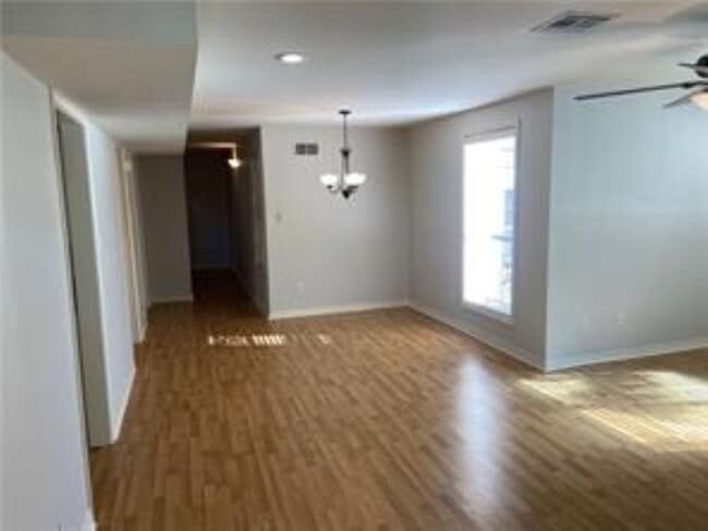 Sala de estar y comedor - 5943 General Haig St Unidad 5943 General Haig St.