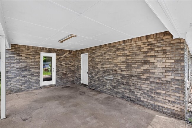 Photo - 213 Amellia Pl