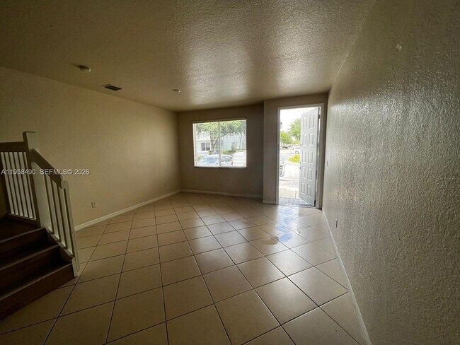 Photo - 1909 Hibiscus Ln