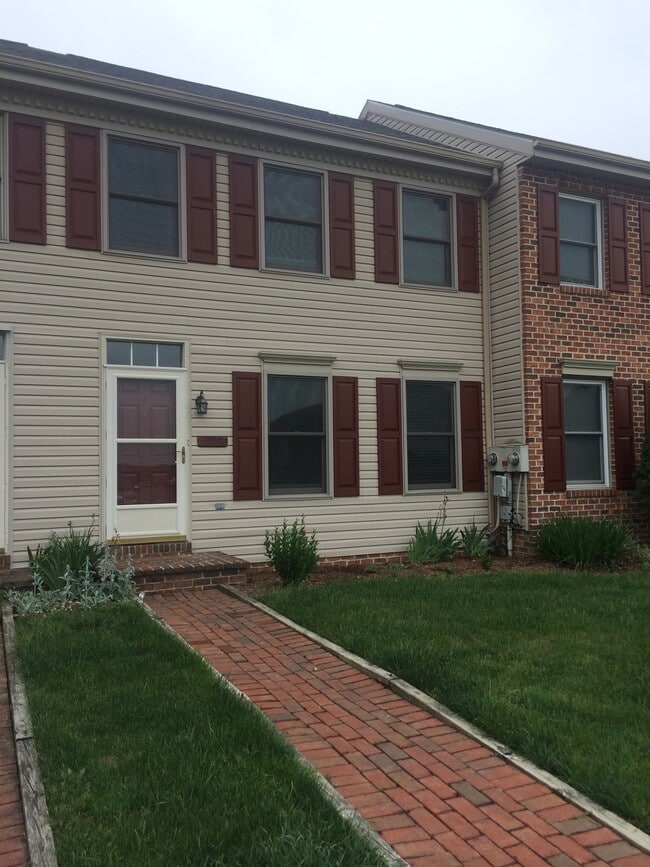 Building Photo - 1520 Tussey Ct