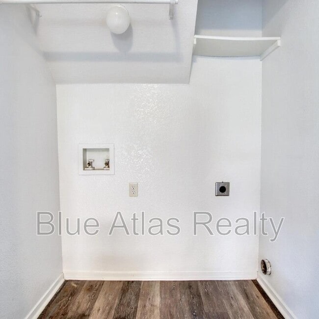 Photo - 402 Kings Way Dr