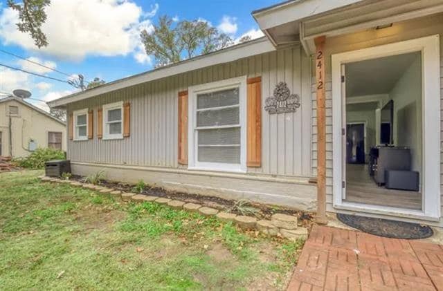 Photo - 2412 Cravens Rd