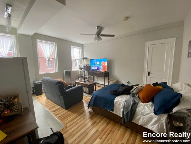 Photo - 1185 Commonwealth Ave Unidad 8