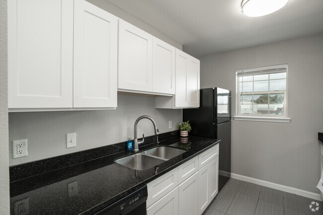 1BR, 1BA - 650SF - Kitchen
