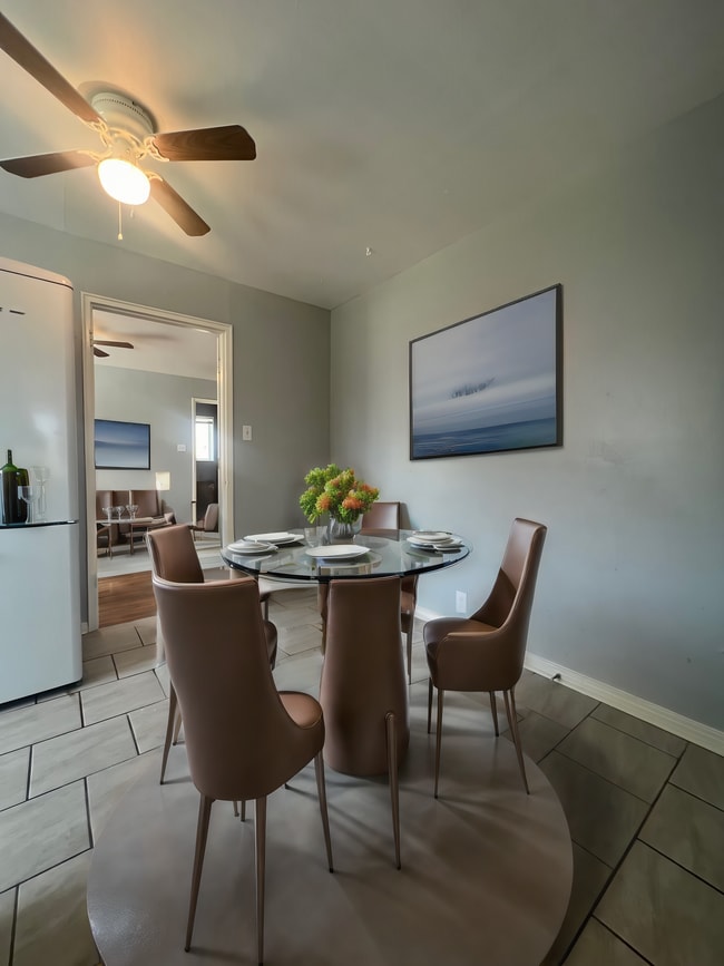 Photo - 5837 Locke Ave Unidad D