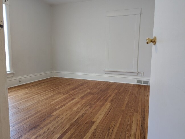 Photo - 2 BEDROOM NEAR DOWNTOWN Unit 2