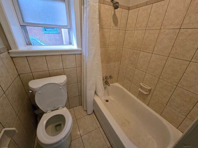 4915 N 13th St Unit 2nd Floor - B