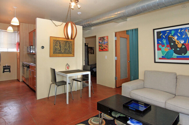 Photo - 336 W Broadway Unidad 406 Rental