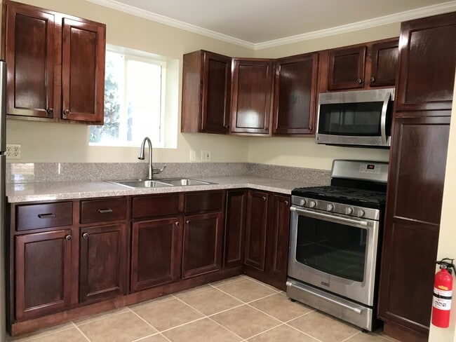 Building Photo - 367 Howell Rd Unit 2