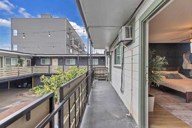 Building Photo - 1840 Richmond Ave. Unit 26