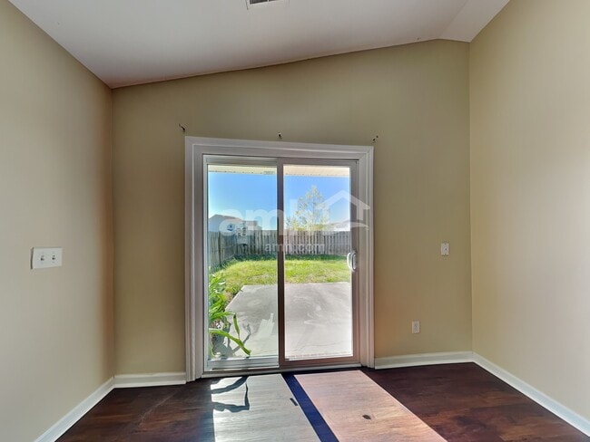 Photo - 117 Lakepointe Dr