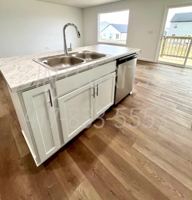 Photo - 478 E Lennox St