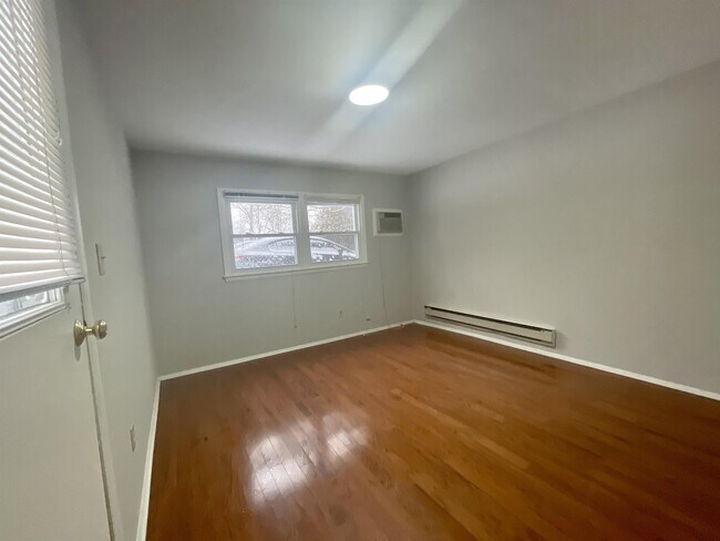 Photo - 416 E 2nd St