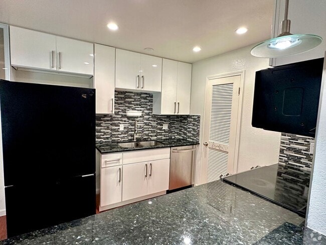 Building Photo - $2990 Stunning Remodeled 2BR/2BA Condo in ...
