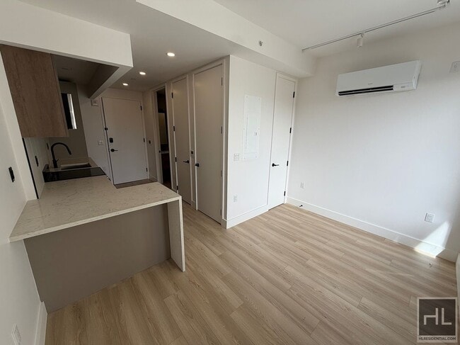 4 AVENUE