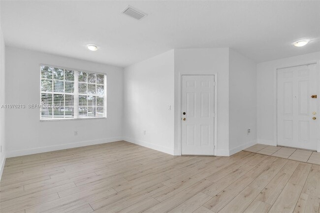 Photo - 925 SW 152nd Ct