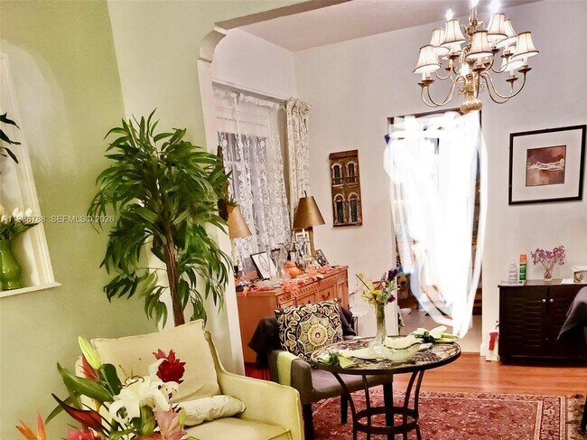 Photo - 521 NW 48th St