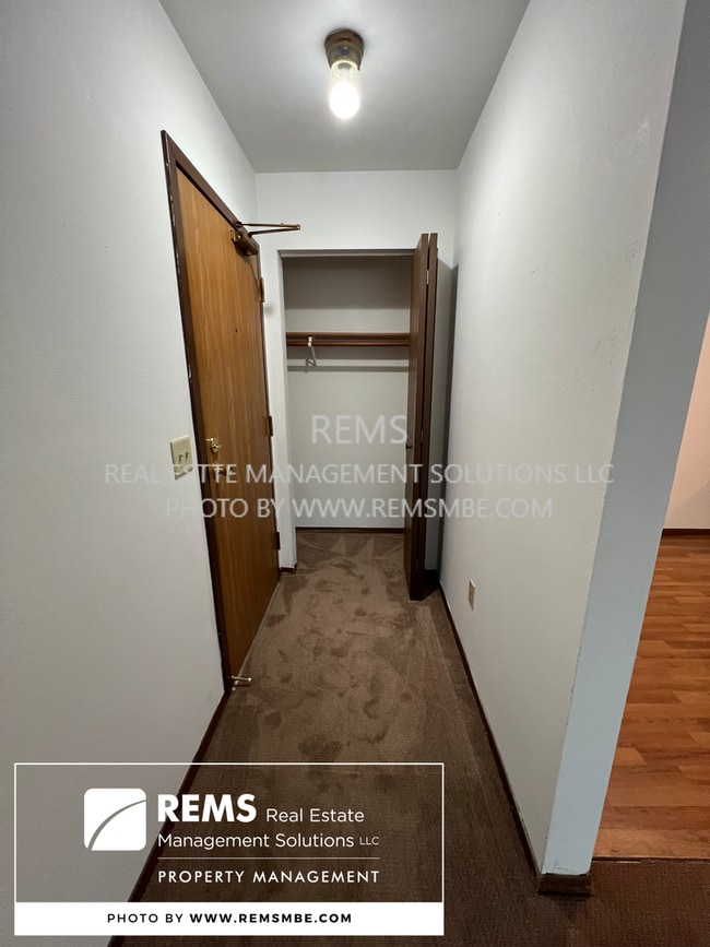 Photo - 554 E Slifer St Unit 3