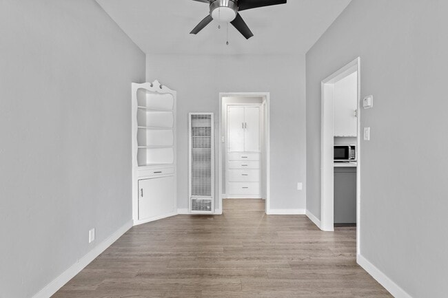 Photo - 2010 Pine Ave Unidad 04