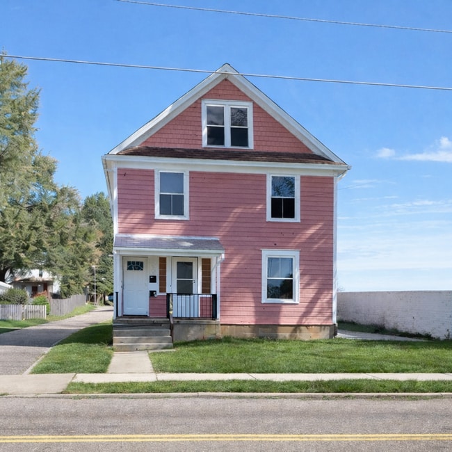 Building Photo - 2BR Canton Duplex
