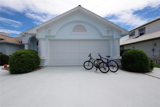 16 Cedarwood Ct
