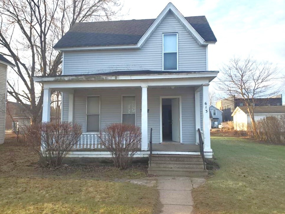 Photo - 613 Chippewa St