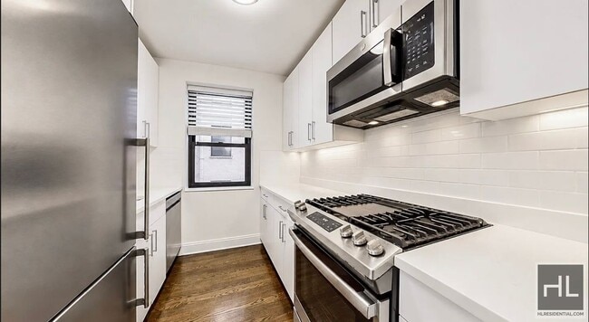 Building Photo - E 16 ST Unit 2KL