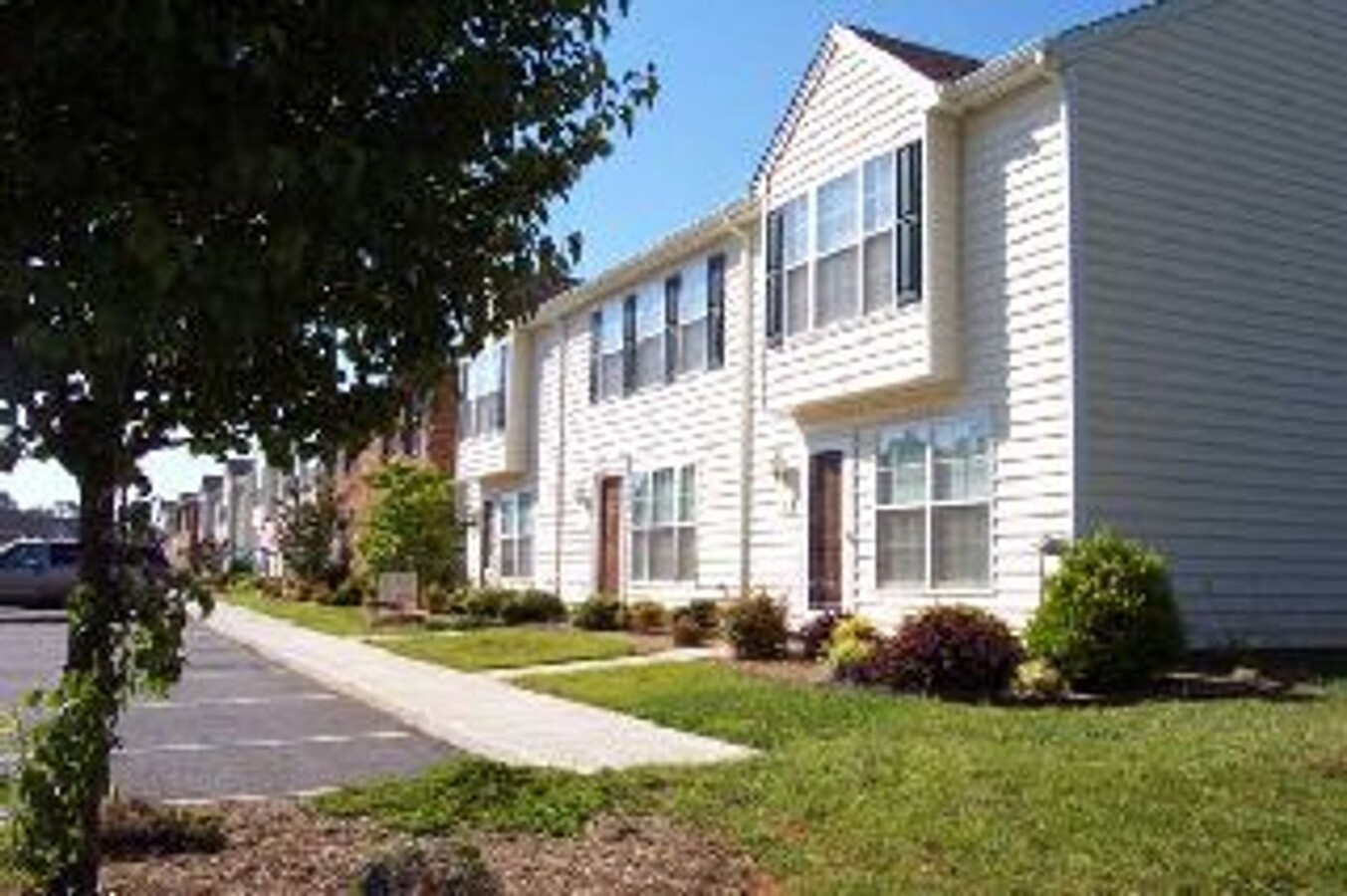 Village at Greenview Townhouse with Eat-In... - Village at Greenview Townhouse with Eat-In...