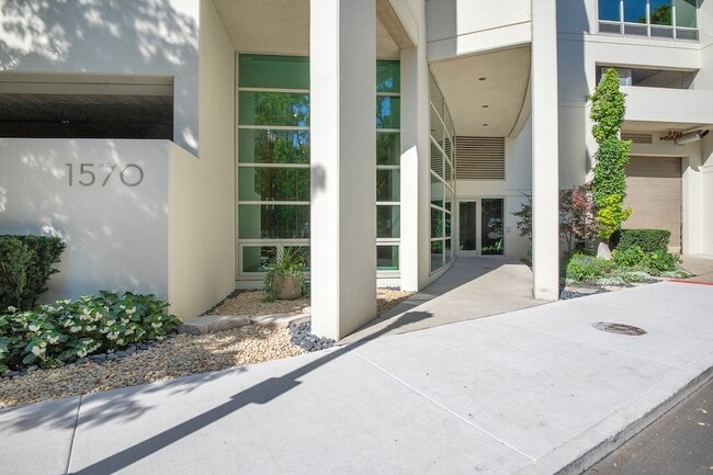 Photo - 1570 Elmwood Ave Unit 607