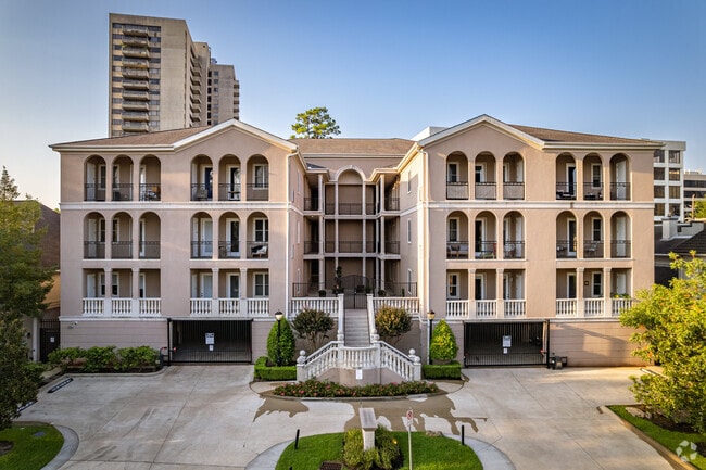 58 Briar Hollow Ln - Chateau Briar Hollow