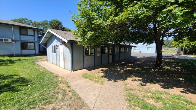 Photo - 200 NE Rhine Village Dr