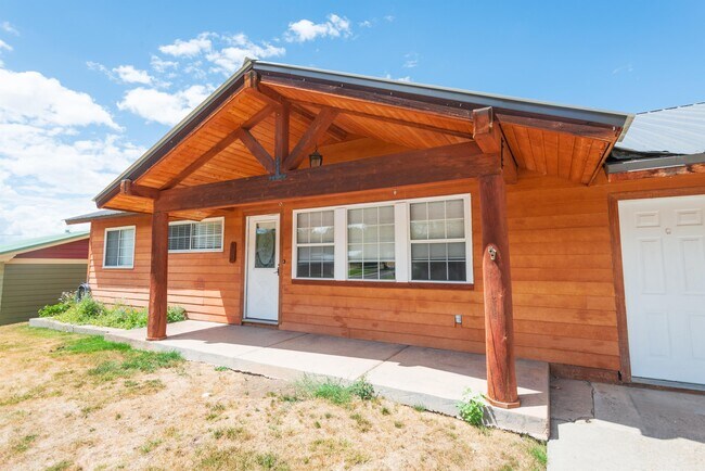 Photo - 307 N 3rd St