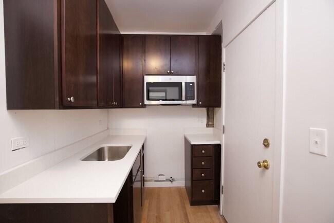 Photo - 3300 W Schubert Ave Unidad B3