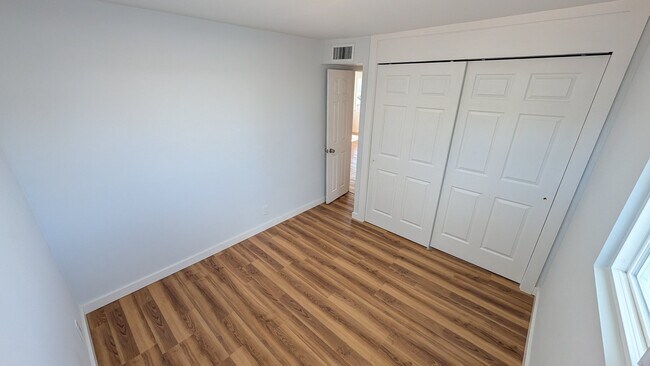 Photo - 1406 W Vogel Ave