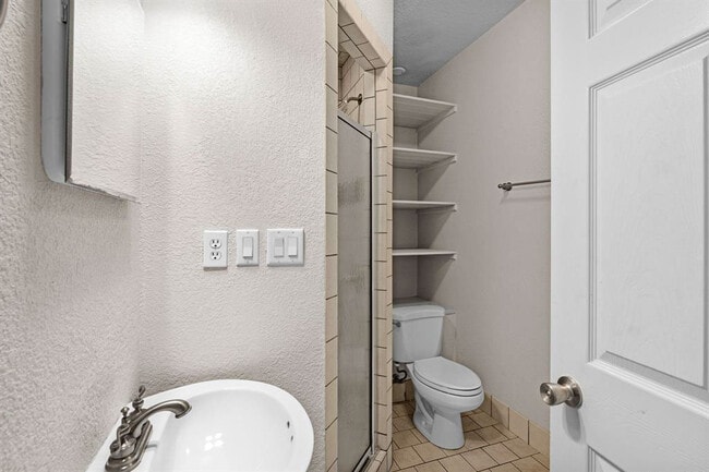 Photo - 716 W 35th St