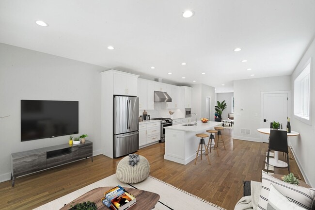 Photo - Estate Style Living - Luxury 2 Bedroom Tow...