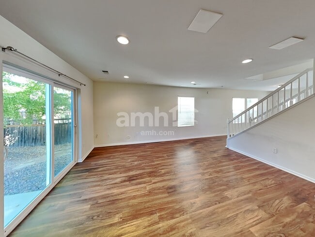 Photo - 2275 Coach House Loop