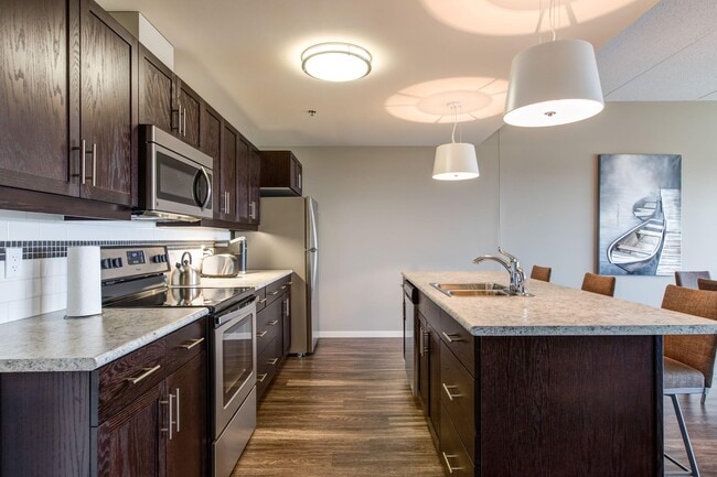 Photo - 300 Assiniboine