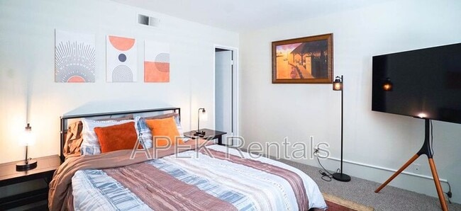 Photo - 5301 E Waverly Dr