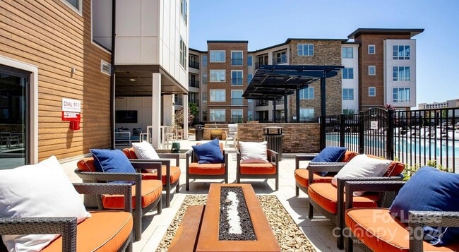 Photo - 6408 Providence Farm Ln Unidad A2