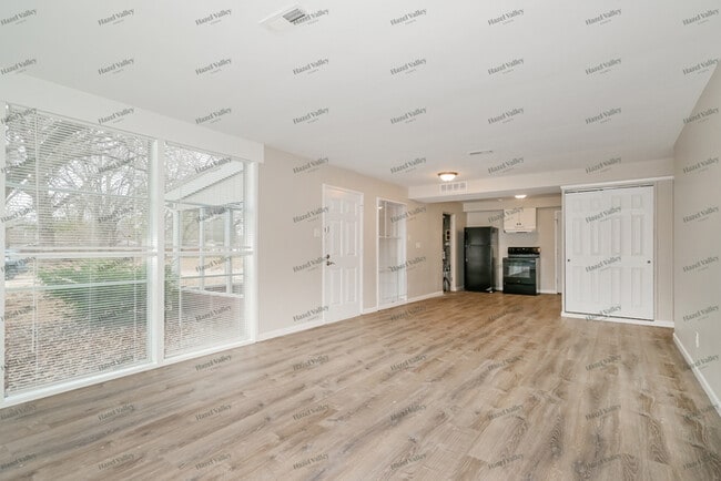 Photo - 6827 Woodhurst Dr