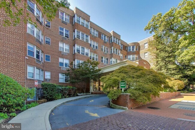 Building Photo - 2500 Q St NW Unit 322