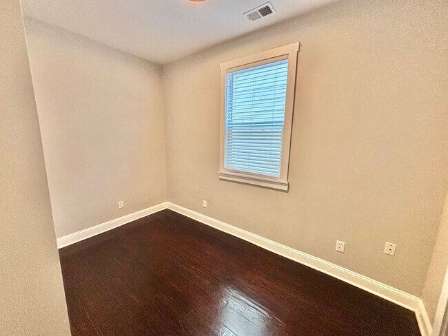 Photo - 513 E Ormsby Ave Unidad 1
