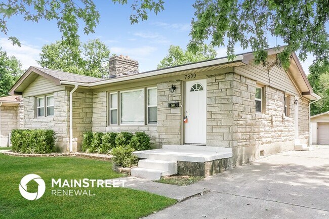 Photo - 7809 Axtell Ave