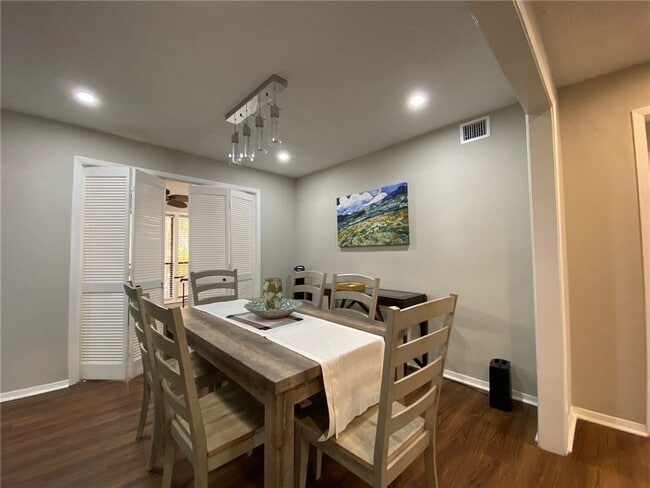 Photo - 704 Dunbar Dr