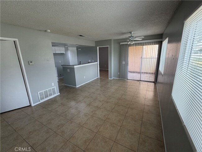Building Photo - 3732 Oak Creek Dr Unit E