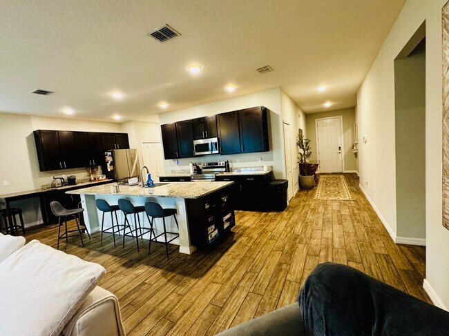 Photo - 948 Alminar Ave SE